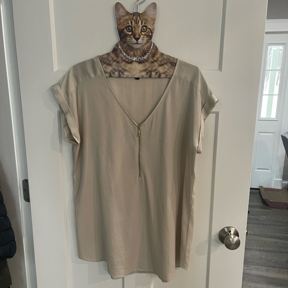 Beige silky short sleeve express shirt with zipper detail